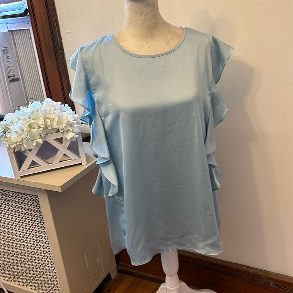 CeCe blue short ruffle sleeve blouse Size L New